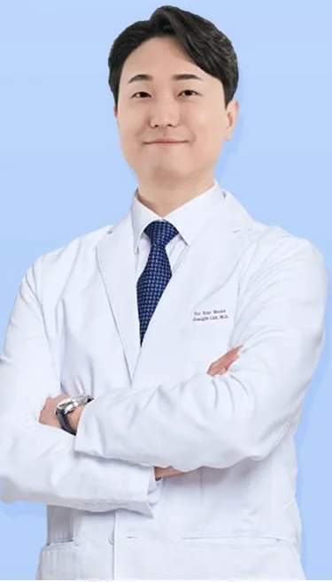 双臂交叉的林昌镇院长形象照