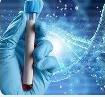 戴手套的手持血液样本试管的DNA图形图像